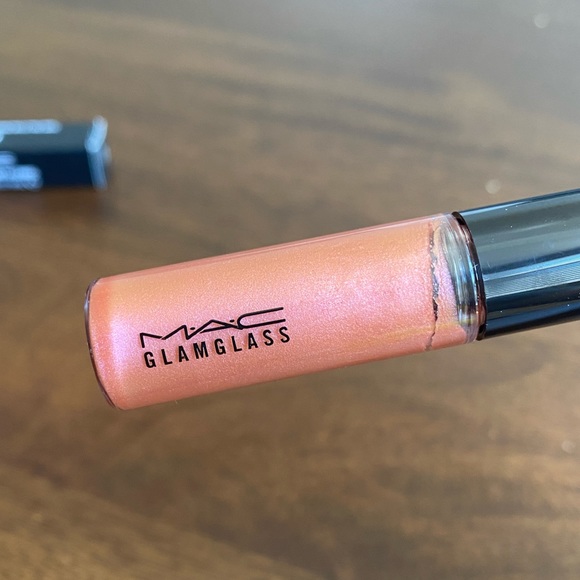 MAC Check This Out Glamglass - Picture 4 of 4